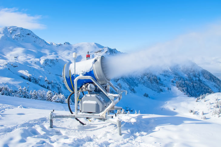 Aby uniknąć konieczności pompowania wody gruntowej do armatek śnieżnych, na Rinerhorn w ośrodku narciarskim Davos-Klosters utworzono zbiornik, z którego woda jest wykorzystywana do naśnieżania w zimie.