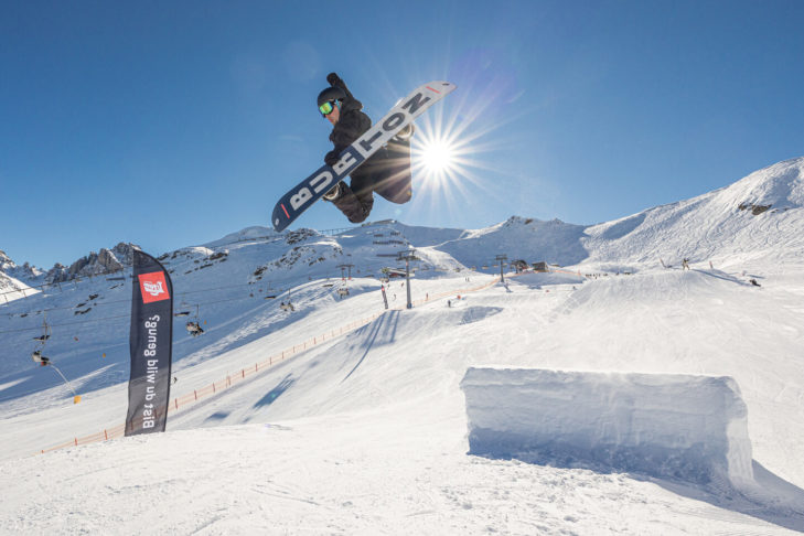 Dla snowboardzistów lubiących wyczarowywać spektakularne triki i skoki na śniegu najlepsze będą wiązania freestylowe z miękkim flexem