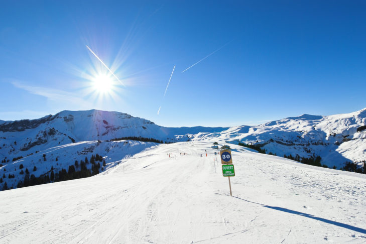 W Avoriaz narciarze są wywożeni wyciągiem na wysokość prawie 2500 metrów