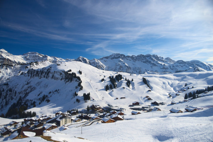 We Francji ośrodki narciarskie, takie jak Les Portes de Soleil, oferują najlepsze warunki narciarskie od miesięcy ze względu na swoje położenie geograficzne
